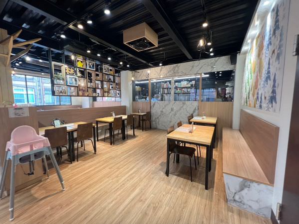森林小徑健行店用餐环境